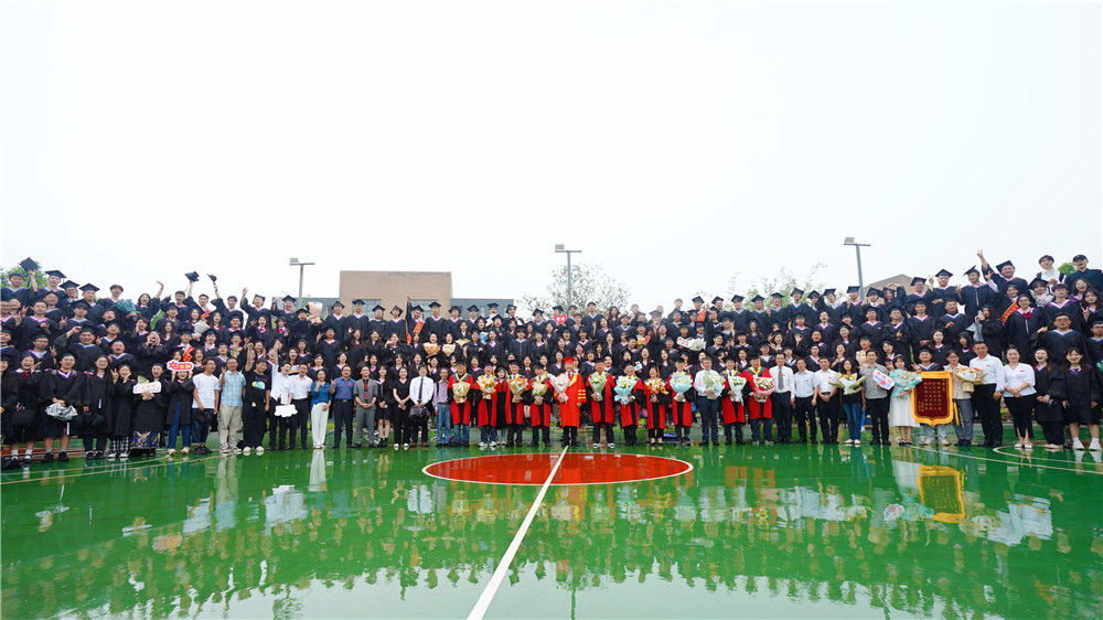 https://img-xhpfm.xinhuaxmt.com/News/202306/GhbfshC007004_20230620_CBMFN0A004.jpg?x-oss-process=image/resize,w_1000/auto-orient,1/quality,Q_80