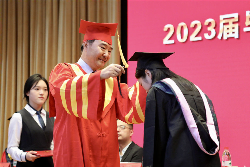 https://img-xhpfm.xinhuaxmt.com/News/202306/GhbfshC007004_20230620_CBMFN0A002.jpg?x-oss-process=image/resize,w_1000/auto-orient,1/quality,Q_80